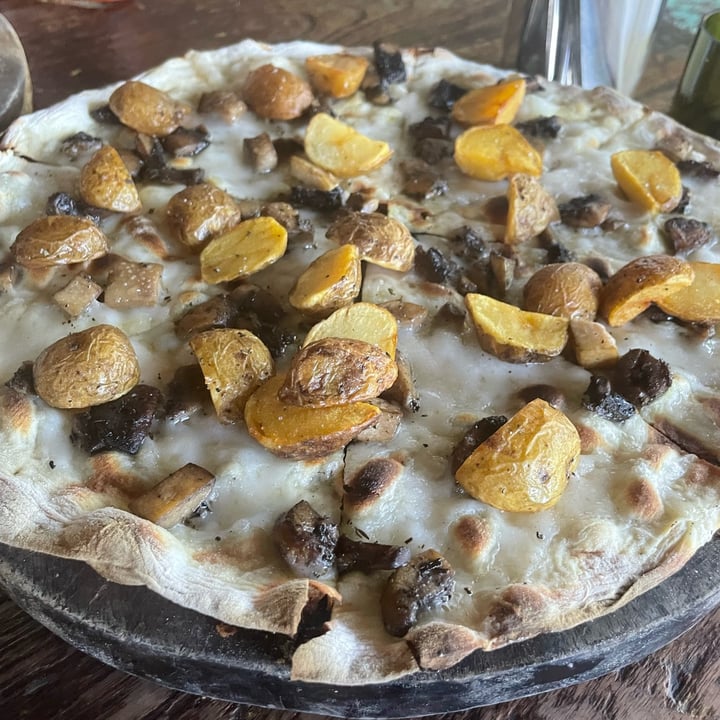 photo of Pizza Fabbrica patate shared by @laureguilbaud on  08 Jul 2023 - review