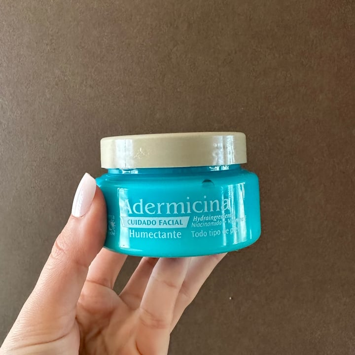 photo of adermicina Crema humectante con Niacinamida y Vitamina E shared by @valenequiza on  21 Jul 2023 - review