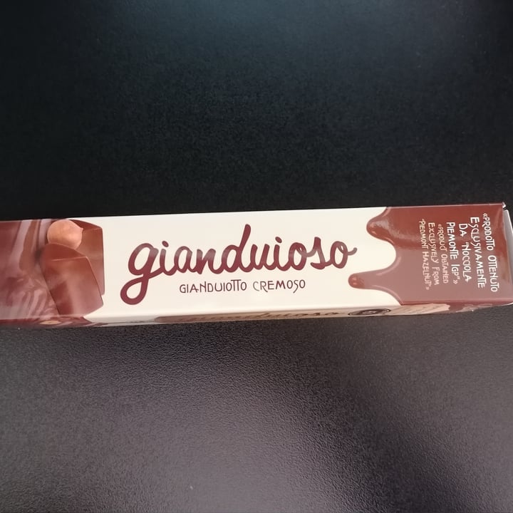 photo of La Fabbrica di Cioccolato Leone Gianduioso gianduiotto cremoso shared by @flowersallround on  21 Apr 2023 - review