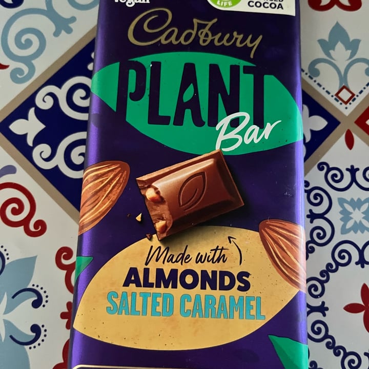 photo of Cadbury almonds salted caramel shared by @kerrbear on  08 Jan 2023 - review