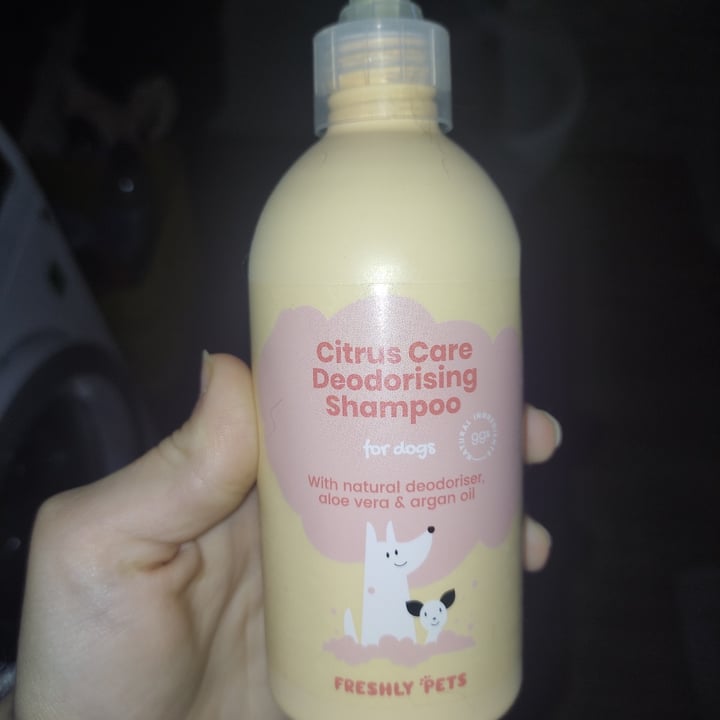photo of Freshly Cosmetics Freshly pets - Citrus Care Deodorising Shampoo shared by @annefox on  01 Feb 2023 - review