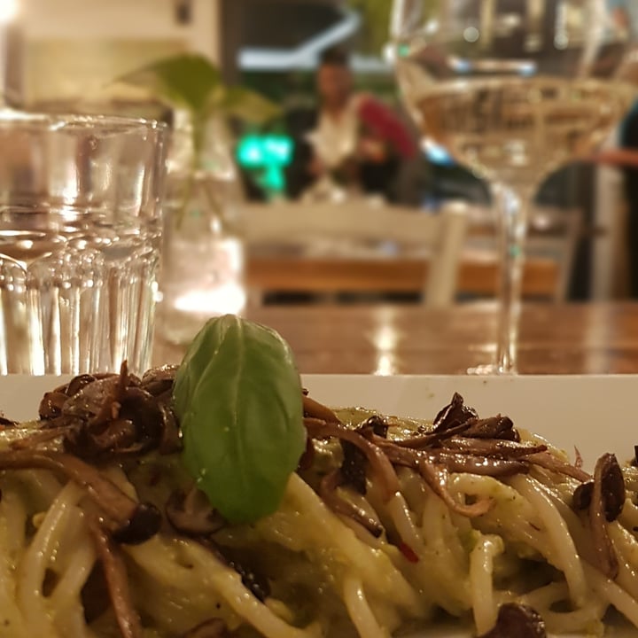 photo of Status Quo Spaghetto Broccoli Romano, Polvere Di Capperi, Aglio Nero, Granella Di Pistacchi E Olio Al Peperoncino shared by @pieroniart on  06 Jul 2023 - review