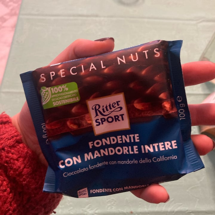 photo of Ritter Sport Fondente con Mandorle Intere shared by @annabbi on  21 Feb 2023 - review