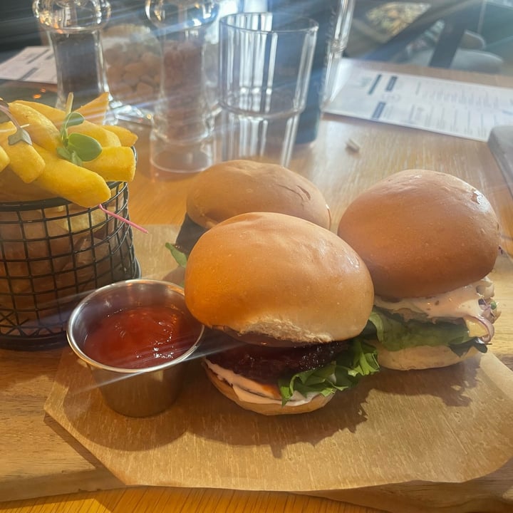photo of Kaylee's Eatery Trio of sliders shared by @cdg2399 on  19 Jul 2023 - review
