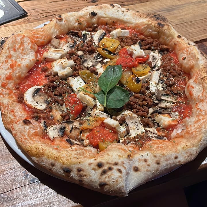 photo of Grosso Napoletano Pizza La Pertutti shared by @lauraareavi on  17 Mar 2023 - review