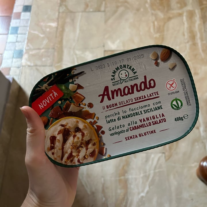 photo of Amando gelato alla vaniglia variegato al caramello salato shared by @camillasofia on  04 Jun 2023 - review