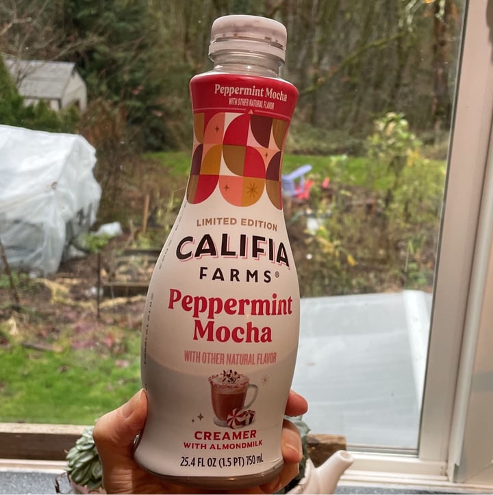 photo of Califia Farms Peppermint Mocha Almondmilk Creamer shared by @shmoopsify on  14 Jan 2023 - review
