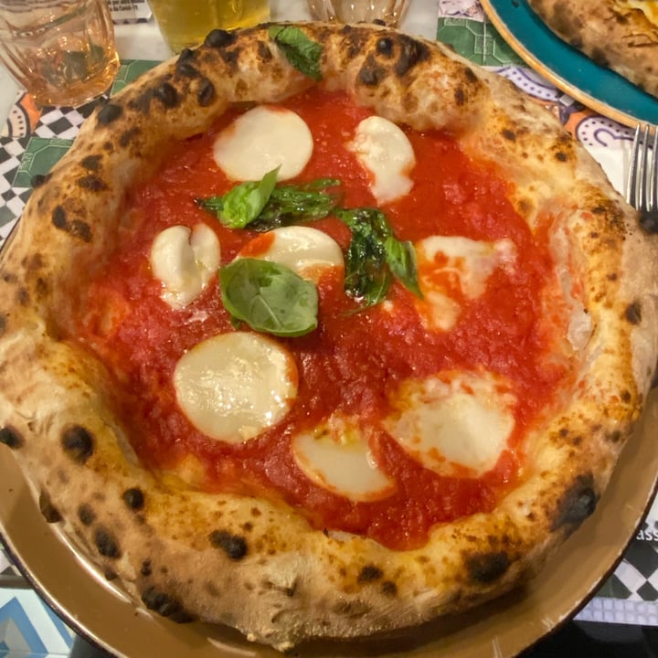 photo of Pizzeria Assaje Trieste D.O.P vegana shared by @isabelgracel on  08 Feb 2023 - review