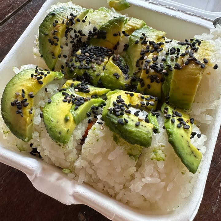 photo of Veggie Koi Sushi Cate roll shared by @calci-fer on  17 Jul 2023 - review