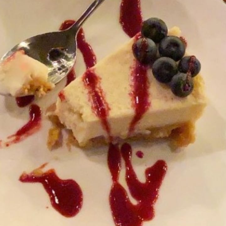photo of Cosy Club baked vanilla cheescake shared by @cheapsoybean on  15 Aug 2023 - review