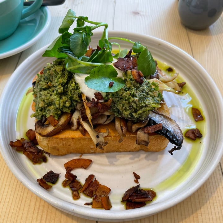 photo of Offbeet Southsea Forest Mushrooms And Wild Garlic French Toast shared by @cecile4real on  20 Jul 2023 - review