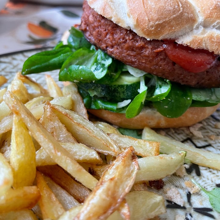 photo of Unconventional Burger Vegetale Al Pomodoro - Tomato Burger shared by @darthmoony on  14 Jun 2023 - review