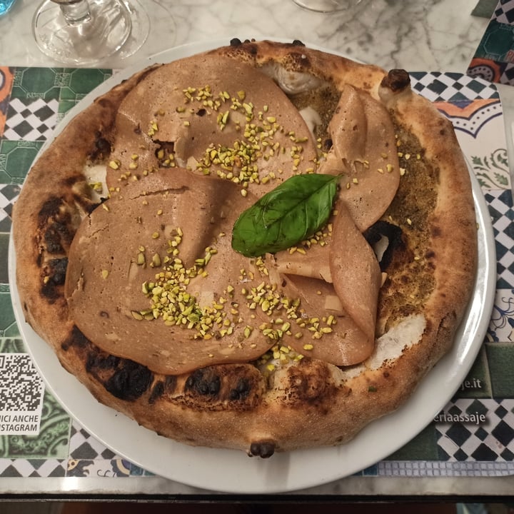 photo of Pizzeria Assaje Mortadella e pistacchio vegan shared by @gingerica on  05 Jan 2023 - review