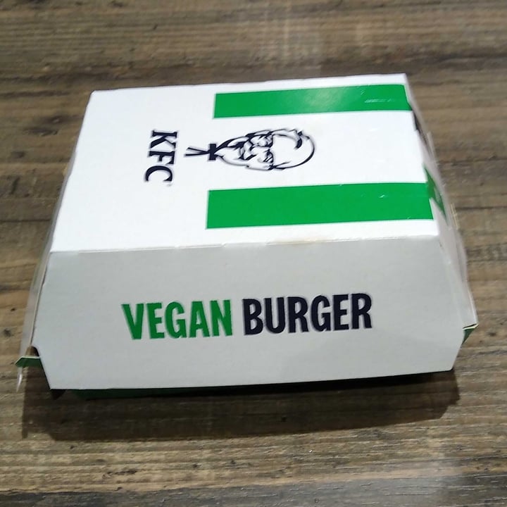 photo of Kfc Kfc Vegan "Chicken" Burger shared by @thevegandaily on  10 Jul 2023 - review