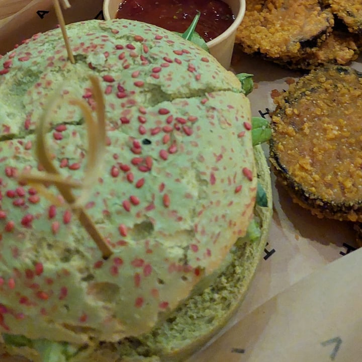 photo of Flower Burger Elf Burger shared by @jesuiscdc on  05 Feb 2023 - review