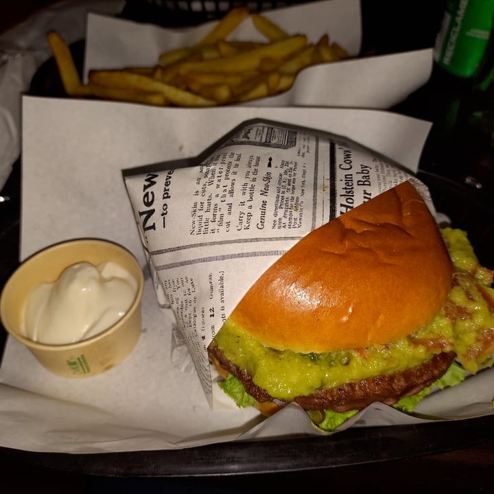 photo of Holy Moly Lastarria Hamburguesa Guacamole Plant Based shared by @fransolis on  15 Mar 2023 - review