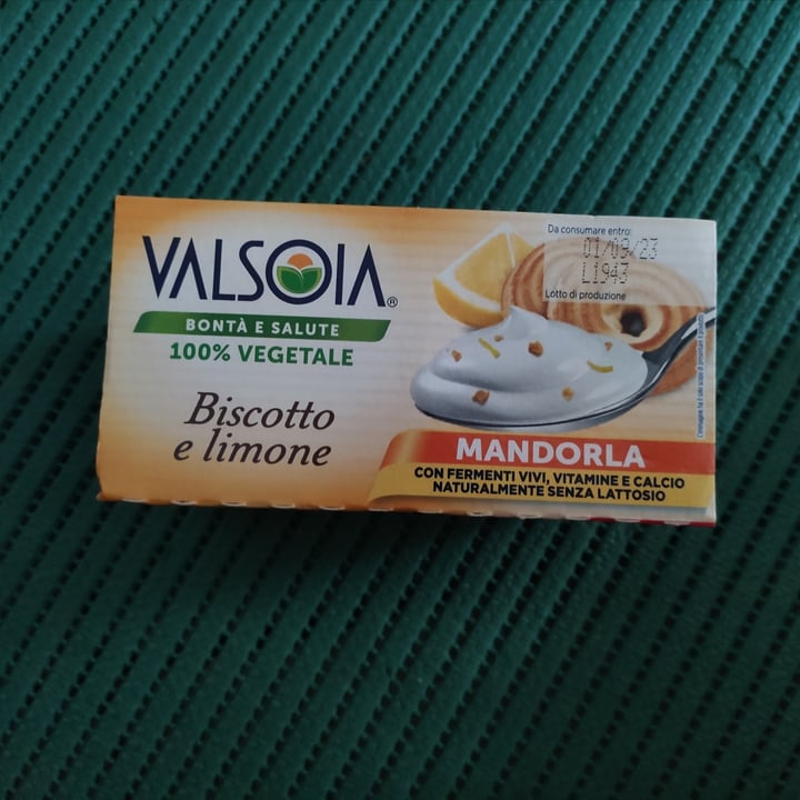 photo of Valsoia yogurt biscotto e limone shared by @ziafe on  03 Aug 2023 - review