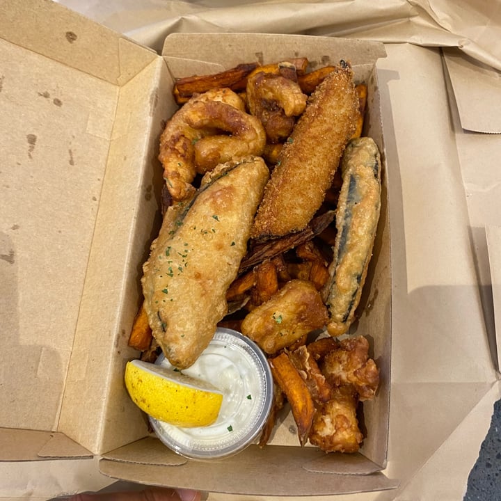 photo of The Fish Shack Vegan Seafood Basket shared by @luismiguelandrew on  23 Jan 2023 - review