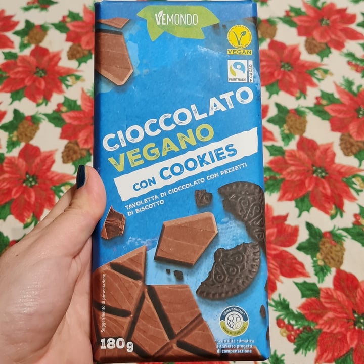 photo of Vemondo Cioccolato vegano con cookies shared by @piporeview on  08 Jan 2023 - review