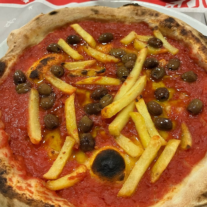 photo of Al Capri pizza verace con patatine e olive taggiasche shared by @vulcanoattivo on  07 Jan 2023 - review