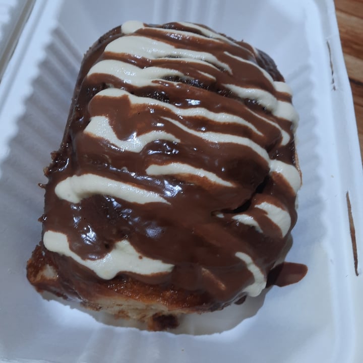 photo of Afán en la Cuadra Roll de Canela con Frosting y Salsa de Chocolate shared by @lily62 on  04 Aug 2023 - review