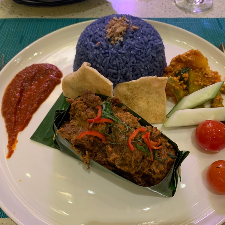 photo of Casserole Banana Leaf Dry Braised Beef Rendang shared by @animalsforfriends on  04 Mar 2023 - review