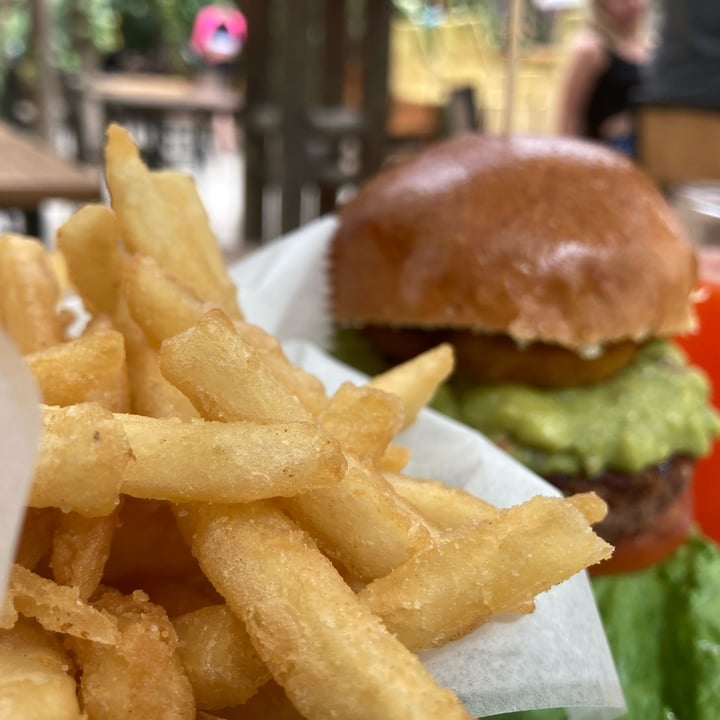 photo of El Mercadito de Tamarindo Gourmet Food Market Hamburguesa Veggie shared by @numinous on  27 Jan 2023 - review