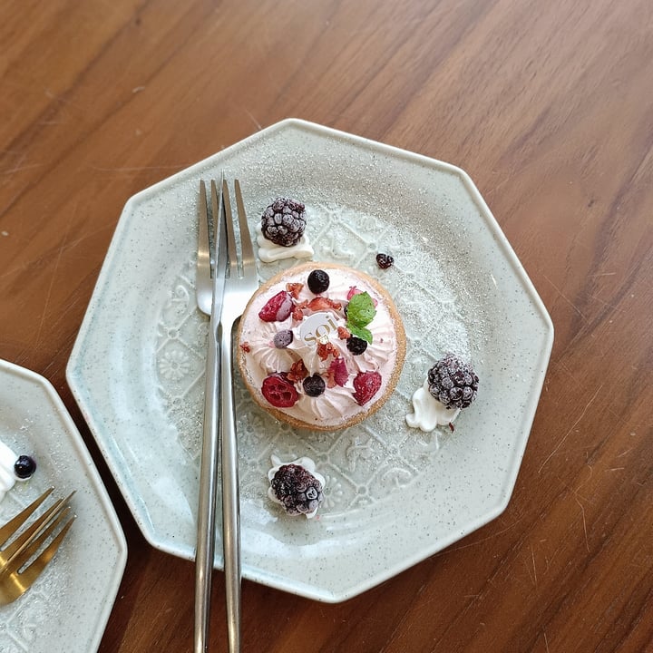 photo of SOi 植物系甜點 VEGAN PÂTISSERIE 草莓優格塔 Vegan Strawberry Yoghurt Tart shared by @stanleyxu94 on  30 Jun 2023 - review