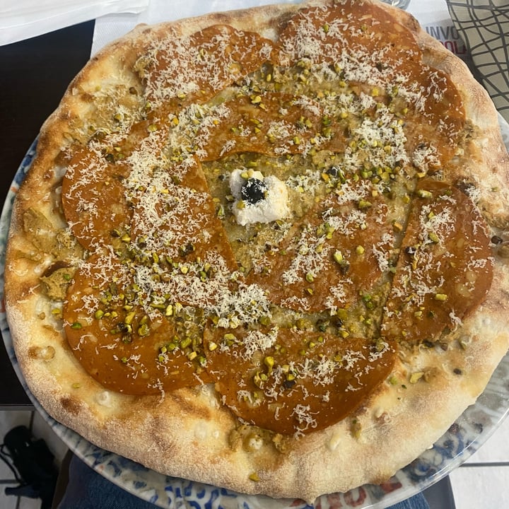 photo of Trinacria Pizzeria pizza al pistacchio vegana shared by @edab22 on  17 May 2023 - review