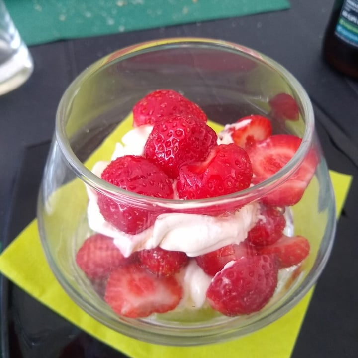 photo of Cibo Ristorante Vegano fragole con panna veg shared by @enrybluveg on  25 Jul 2023 - review