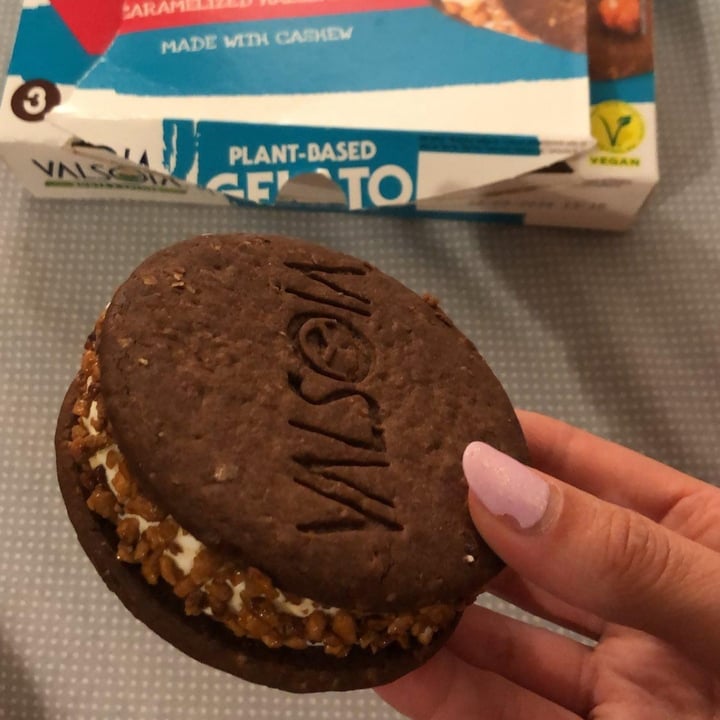 photo of Valsoia Plant Based Gelato Biscoito shared by @estelaoliveira on  01 Aug 2023 - review