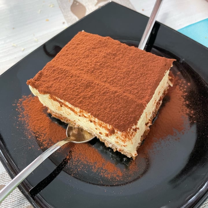 photo of La Tecia Vegana Tiramisu shared by @marirubbino on  29 Apr 2023 - review