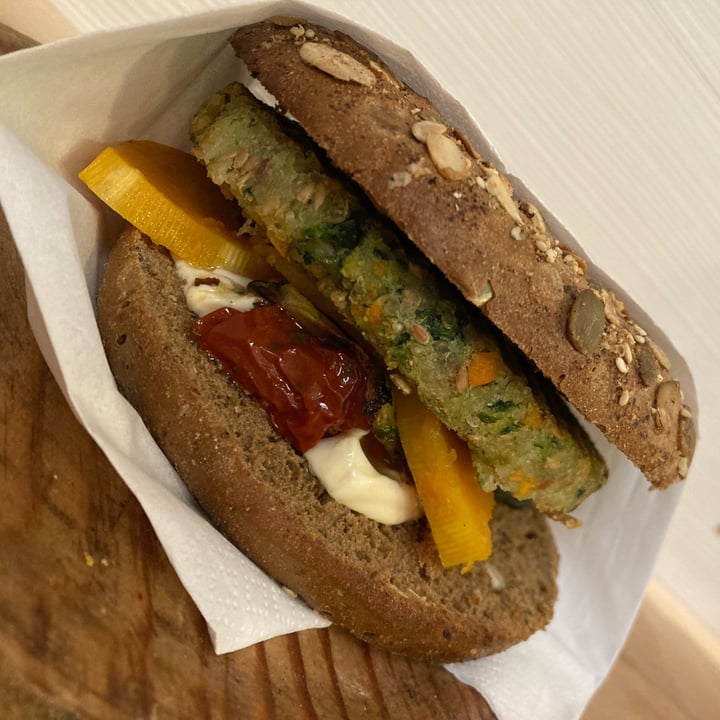 photo of Nectare via Fossalta Burger Quinoa + zucca, pomodori secchi, maio veg shared by @irebo02 on  26 Mar 2023 - review