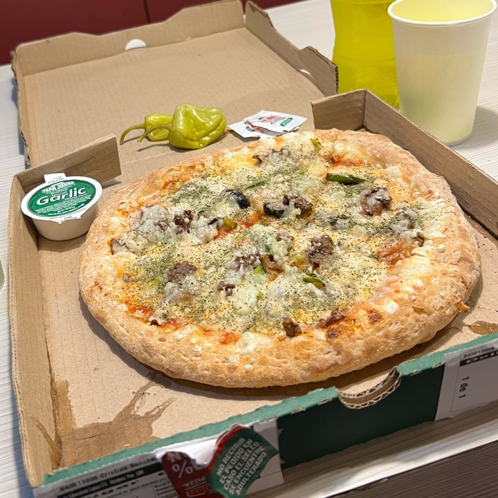 photo of Papa John's Pizza Pizza Vegan Royal shared by @crissb on  06 Jan 2023 - review
