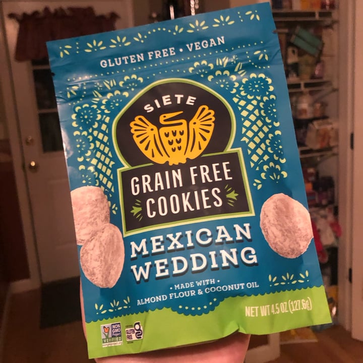 photo of Siete Family Foods Mexican wedding cookies shared by @veganchailatte on  15 Aug 2023 - review