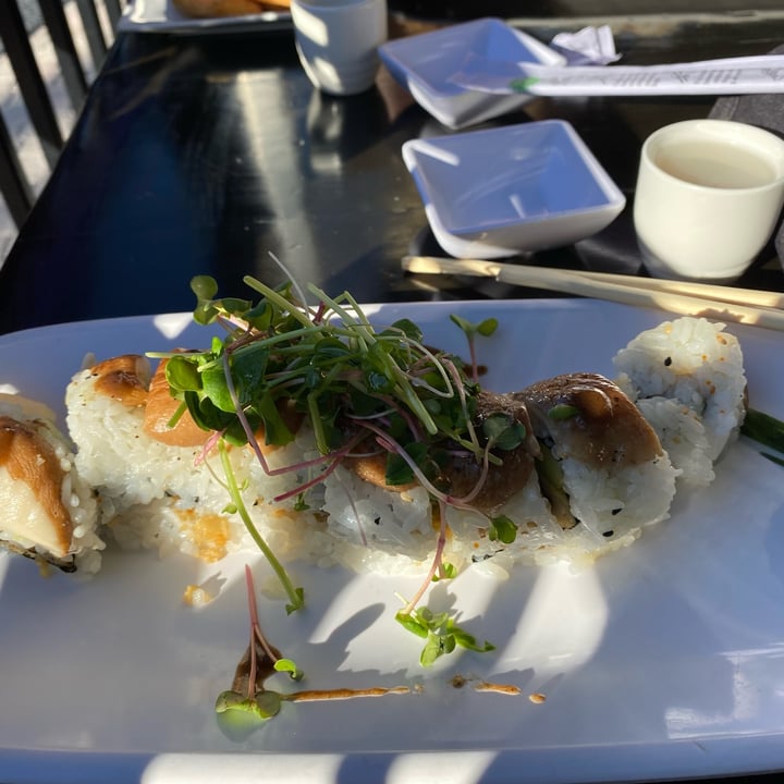 photo of Pisces Sushi and Global Bistro Shroom A Zoom Roll shared by @shananigains on  12 Jan 2023 - review