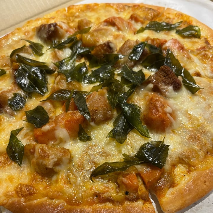 photo of Flavours by Saute Curry Rendang Lion Mane Pizza shared by @channiee on  21 Feb 2023 - review