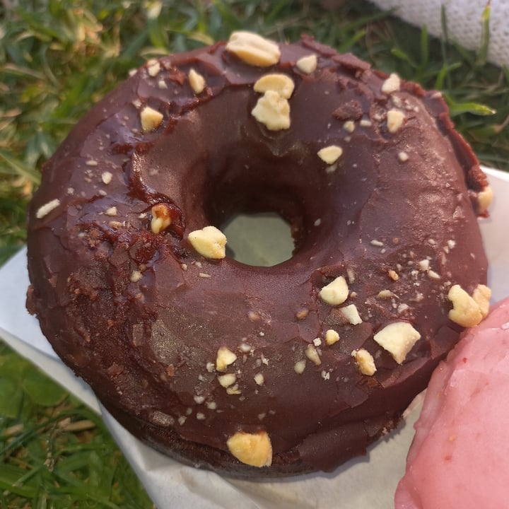 photo of Donut Corp. Dona Choco Avellana Maní shared by @agustin1925 on  09 Feb 2023 - review