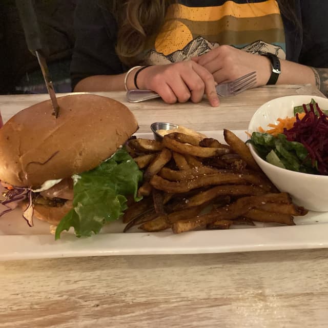 Photo of the dish “Mediterranean Burger”