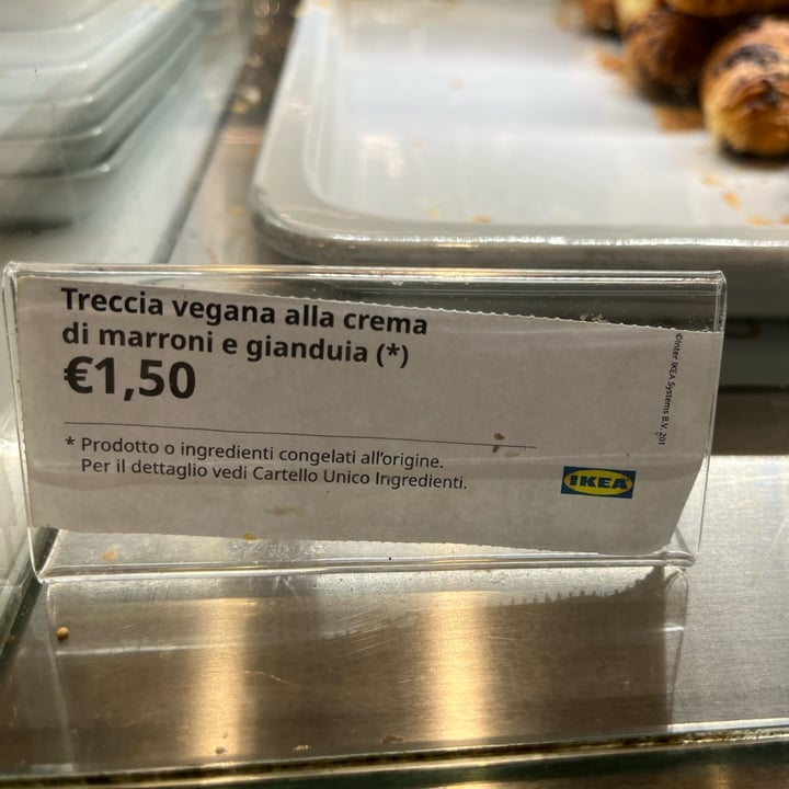 photo of IKEA Treccia vegana con crema di marroni e gianduia shared by @charlotteauxfraises on  27 Jan 2023 - review