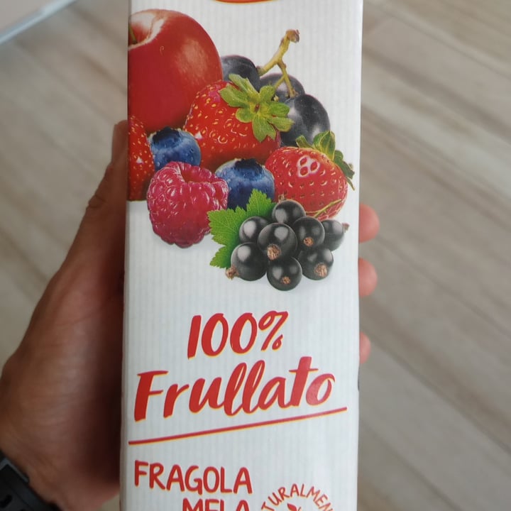 photo of Valfrutta 100% frullato fragola, mela, ribes, mirtillo shared by @silvia89 on  01 Aug 2023 - review