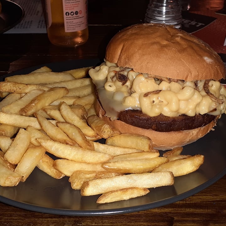 photo of Conroy's Basement/Rad Apples Cowpunk Burger shared by @dhavalvegan on  18 Apr 2023 - review