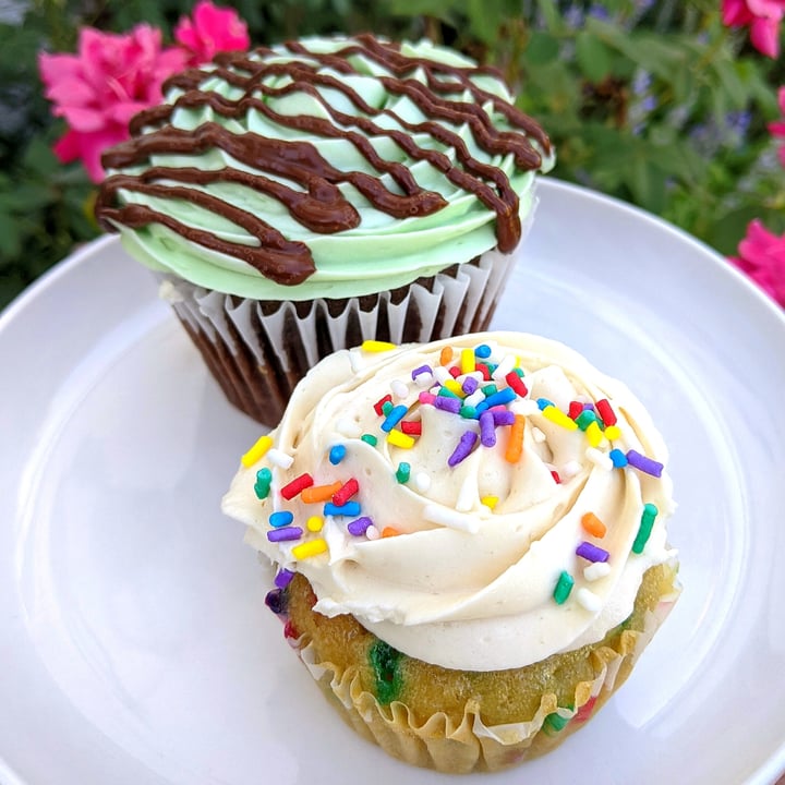 photo of Wisdom Vegan Bakery Funfetti Cupcake shared by @veggieassassin on  03 Jul 2023 - review