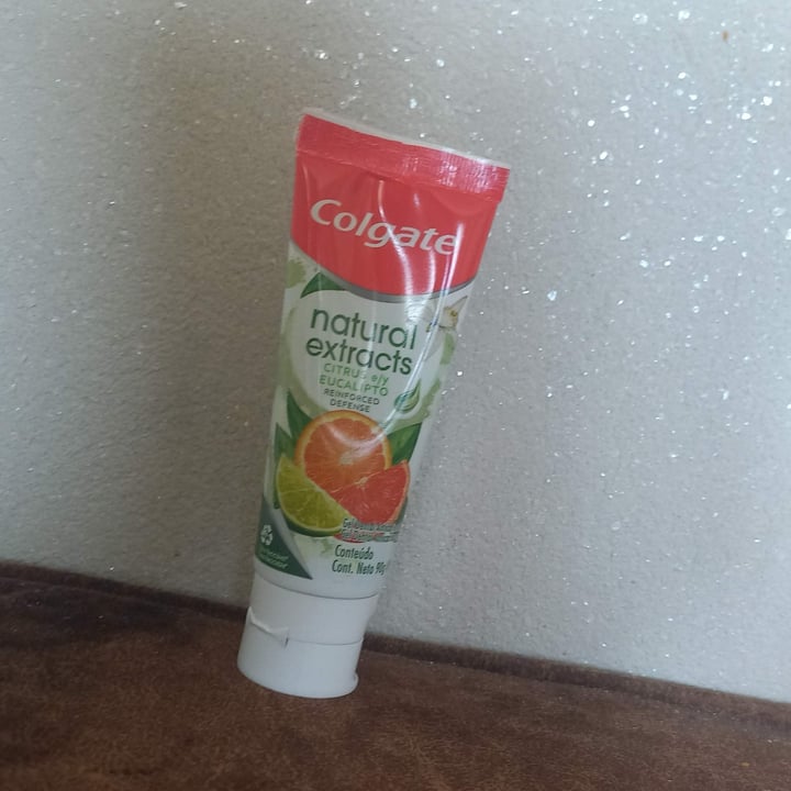 photo of Colgate Creme  dental shared by @laramylena on  13 May 2023 - review