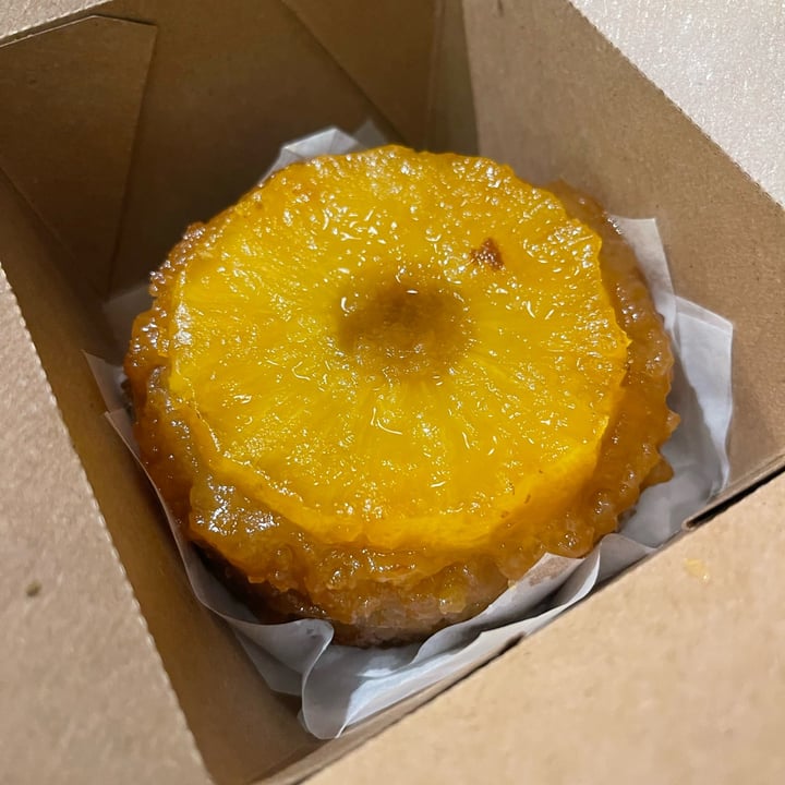 photo of Erin McKenna's Pineapple upside down cake shared by @camillebeth on  12 Mar 2023 - review