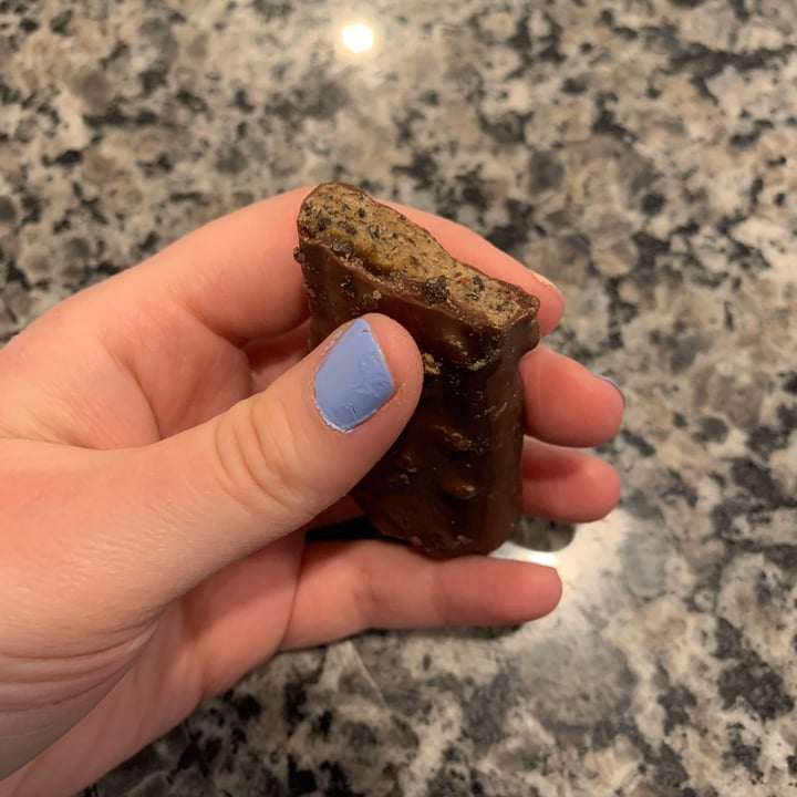 photo of Misfits Plant based Chocolate Caramel protein bar shared by @friendlyvegan on  02 Jan 2023 - review