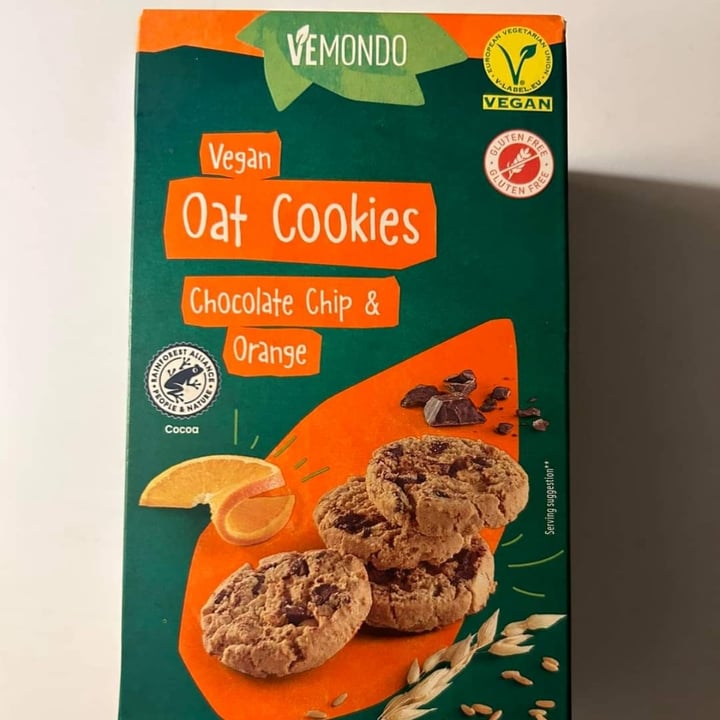 photo of Vemondo oat cookies chocolate chip & orange shared by @paolinasw on  01 Mar 2023 - review