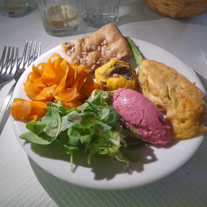 photo of Torre Colombaia Antipasto Vegano shared by @lea13 on  09 Jul 2023 - review