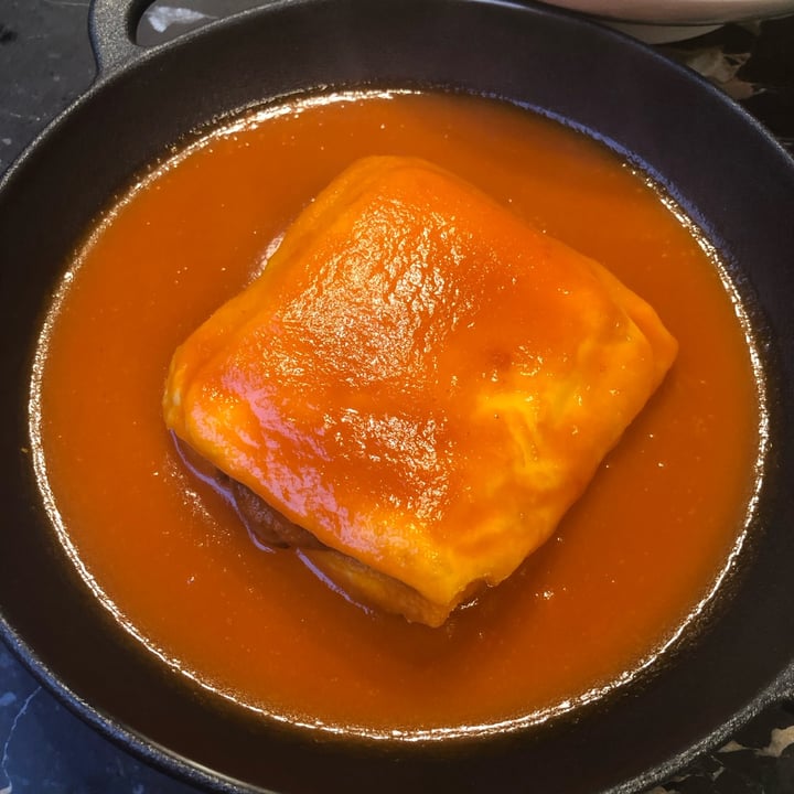 photo of Ao 26 - Vegan food project Francesinha shared by @bessiebean on  09 May 2023 - review