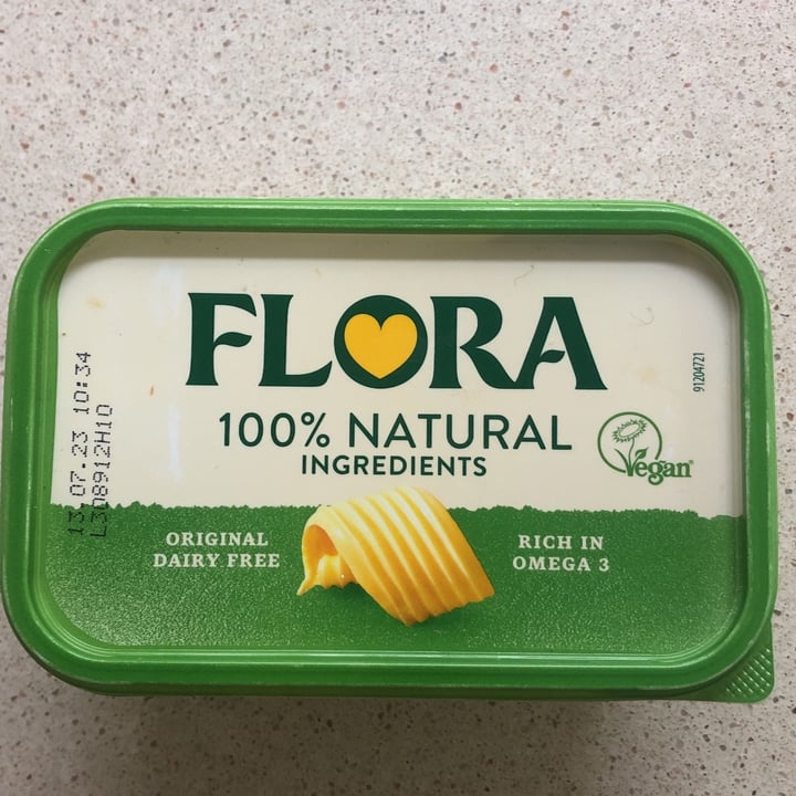 photo of Flora 100% natural vegan spread shared by @pencovegan on  15 Jul 2023 - review